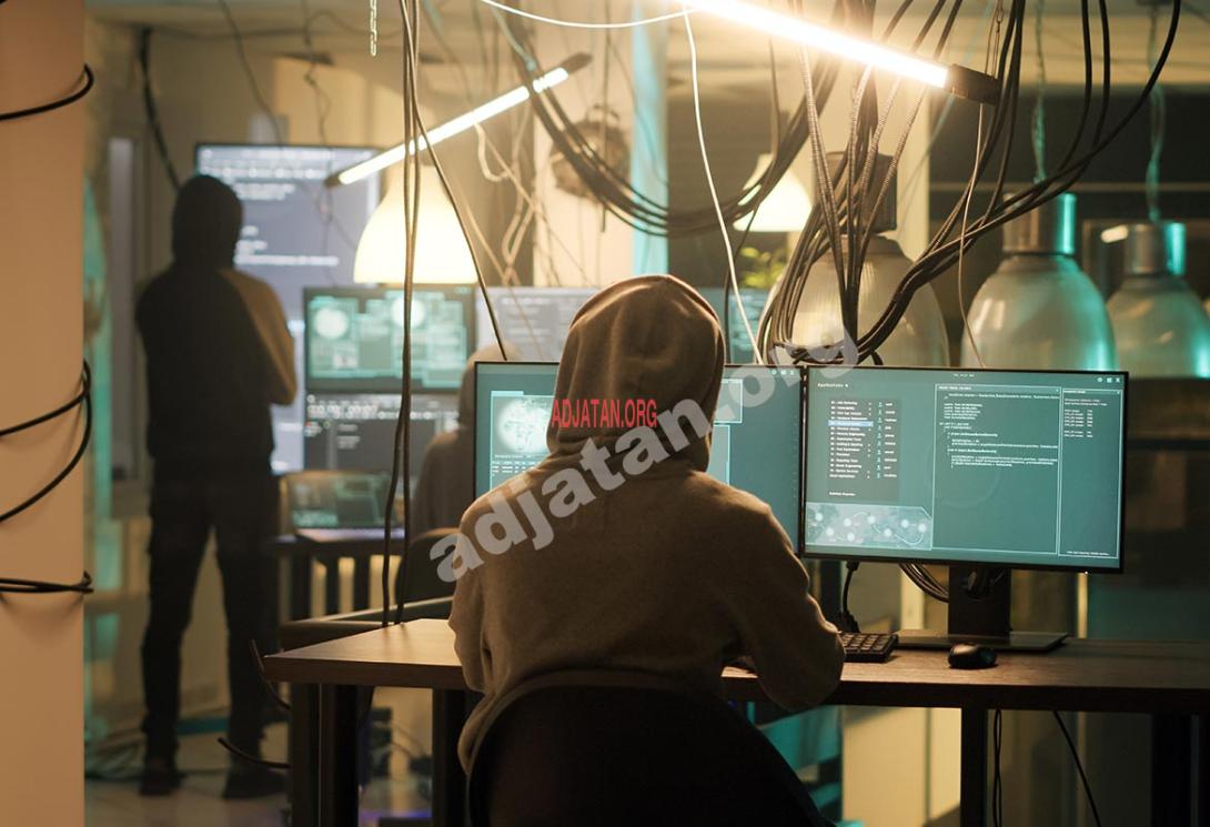 Cyber criminals working with dark web to do illegal activities Cyber criminals working with dark web to do illegal activities